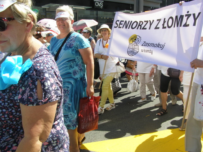 Łomżyńscy seniorzy na paradzie w stolicy