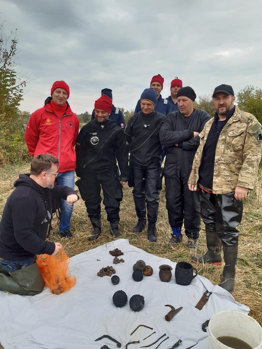 Poszukiwacze skarbów nad Narwią