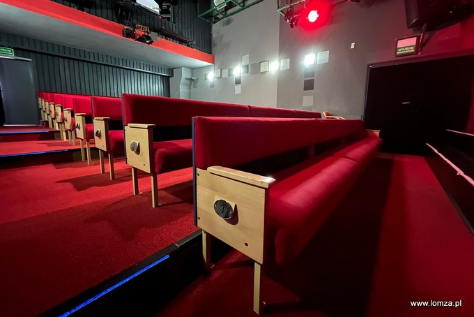 Teatr z grantem na wymianę foteli dla widzów