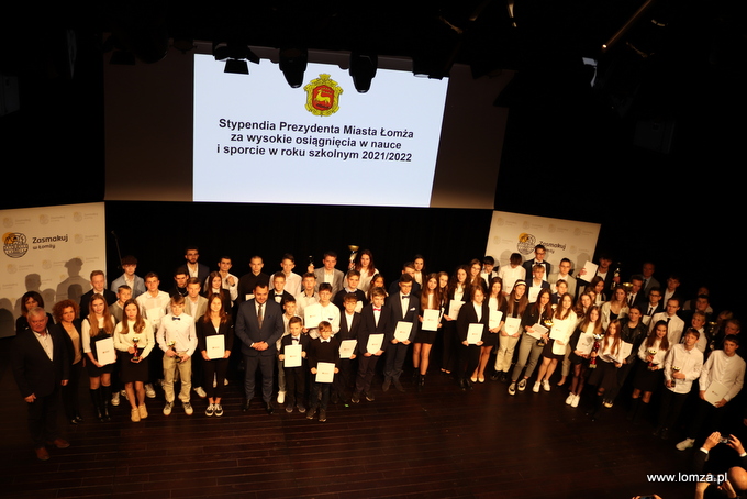 Prezydent nagrodził uczniów za ich osiągnięcia naukowe i sportowe