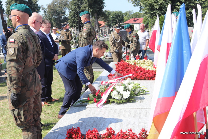 Apel Pamięci na mogiłach żołnierskich