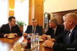 Spotkanie z ministrem infrastruktury i budownictwa Andrzejem Adamczykiem. Pierwszy z prawej - poseł na Sejm RP Kazimierz Gwiazdowski oraz rektor PWSIiP Robert Charmas