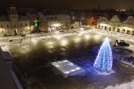 zrewitalizowany Stary Rynek w zimowej scenerii