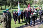 w imieniu władz Łomży kwiaty złożył prezydent Mariusz Chrzanowski z radnymi Andrzejem Grzymałą, Marianną Jóskowiak i Tadeuszem Kowalewskim