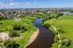 rzeka Narew przepływająca obok plaży w Łomży, fot. arch.