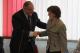 Prezydent Łomży Mieczysław Czerniawski gratuluje nowo wybranej Pani skarbnik