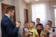 Każde z dzieci otrzymało od prezydenta upominek w postaci misia "Łomżatka"